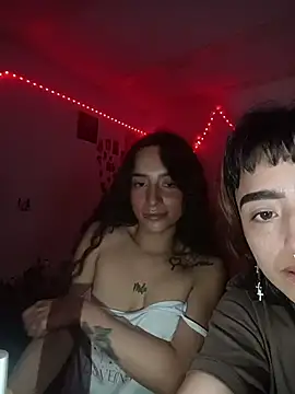 AlexxaAndRileyy stripchat live cam model