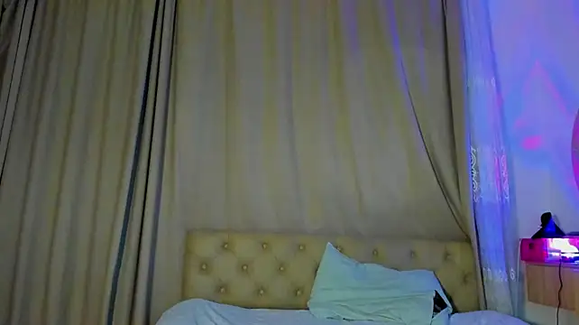 Lesyalisss stripchat live cam model