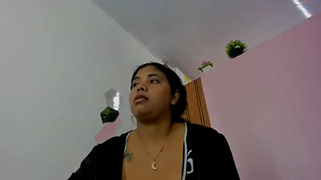 EllyBloom stripchat live cam model
