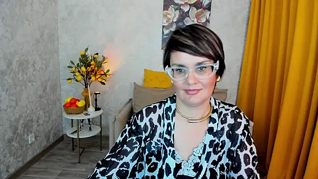 MayaNoire stripchat live cam model