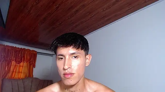 rowanbig stripchat live cam model