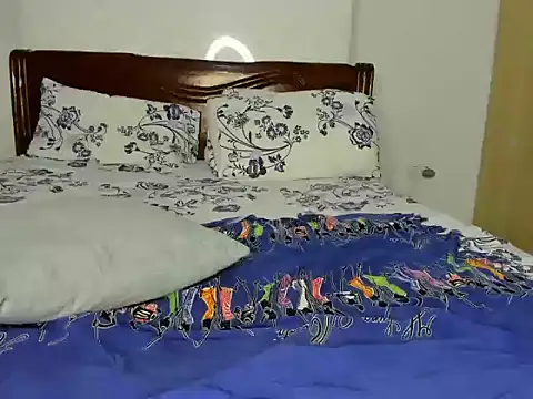 Queenoftease58 stripchat live cam model