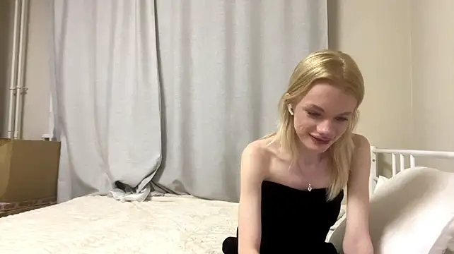 tutsicuttie stripchat live cam model
