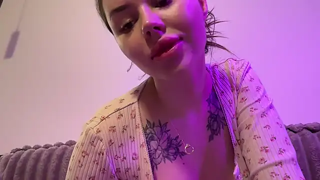AlmaryKim stripchat live cam model