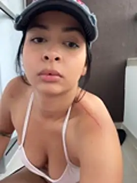 Lunamoon27 stripchat live cam model