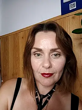 Hannykiss stripchat live cam model