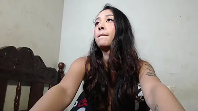 isabela-and-her-friends stripchat live cam model