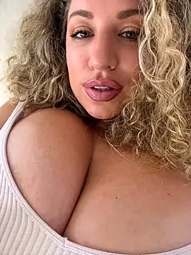 miamellycious stripchat live cam model