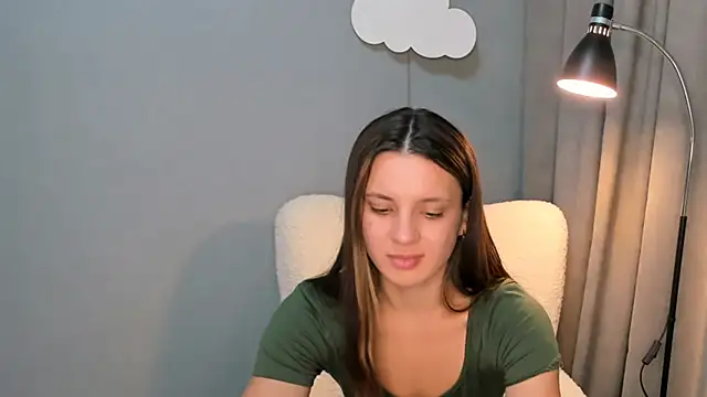 KiraHoney stripchat live cam model