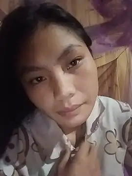 Hilary-123 stripchat live cam model