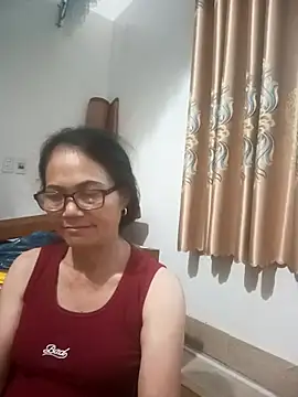 Vieekee stripchat live cam model