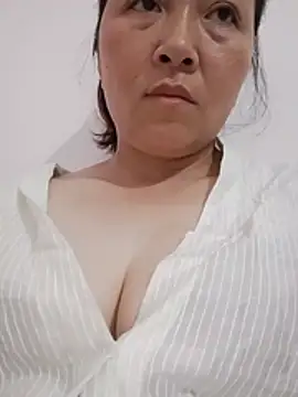 kieu-linh stripchat live cam model