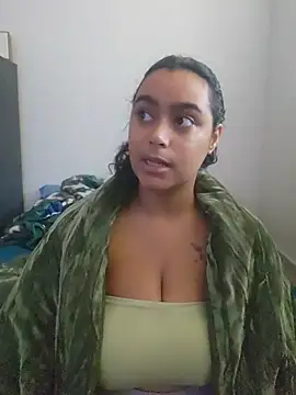 cinnaminnie stripchat live cam model