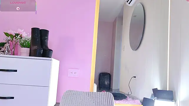 DollyRosee stripchat live cam model