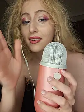Kiki-wren stripchat live cam model