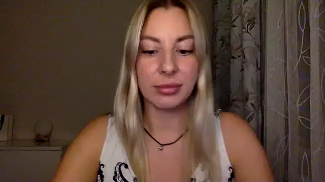 Arvelia stripchat live cam model