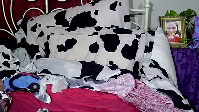 cowslut stripchat live cam model