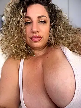 miamellycious stripchat live cam model