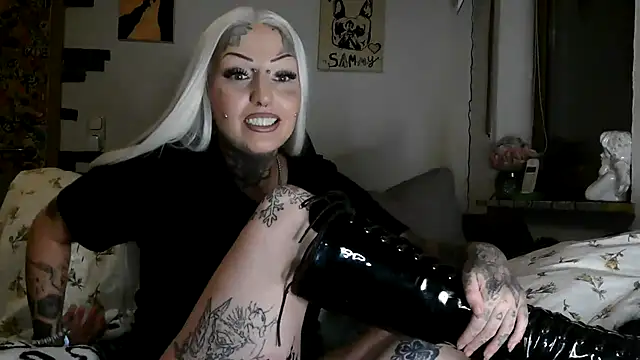 RoxxyInk stripchat live cam model