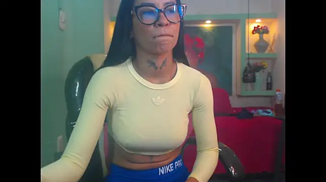 lorenapinto stripchat live cam model