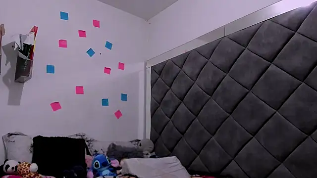 Nellyhills stripchat live cam model