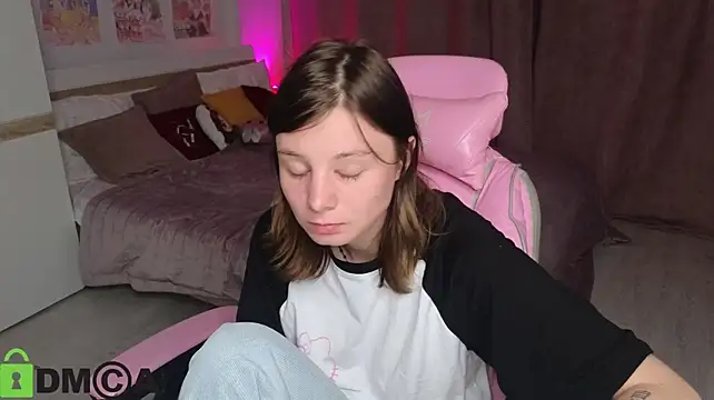 EllinEverly stripchat live cam model
