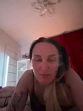 TomilaSi stripchat live cam model