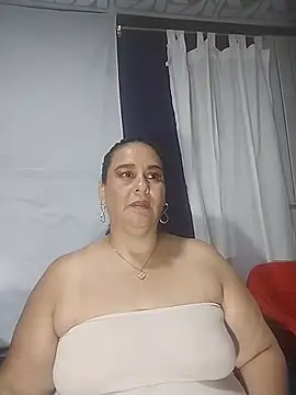 Sharlot_curvy stripchat live cam model