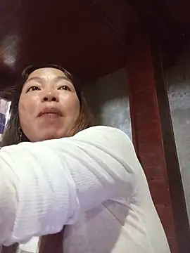 Yellow-pink stripchat live cam model
