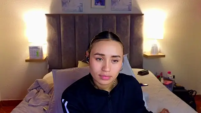 Victoria_Hils stripchat live cam model