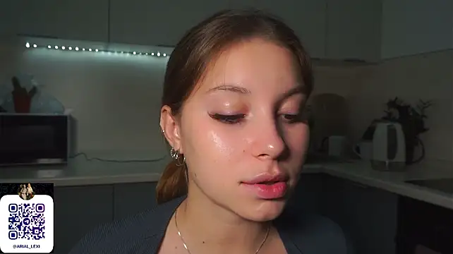 Sairallyn stripchat live cam model