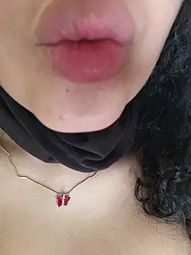 naileaa__ stripchat live cam model