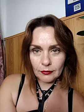 Hannykiss stripchat live cam model