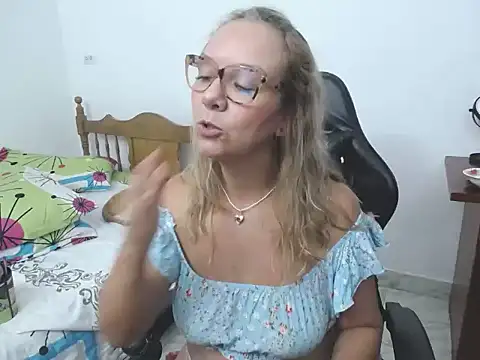 yeslluisa stripchat live cam model