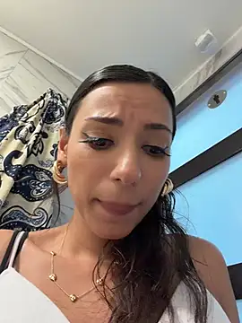 -_MiaQueen_- stripchat live cam model