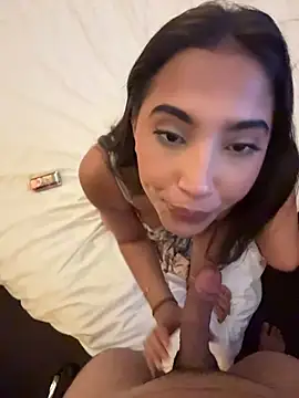 miaceleste stripchat live cam model
