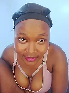 Shamillla stripchat live cam model
