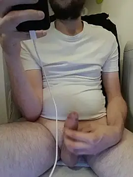 80julien stripchat live cam model