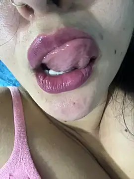 salo-rousee stripchat live cam model