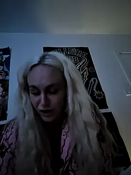 BlazingBaddie420 stripchat live cam model