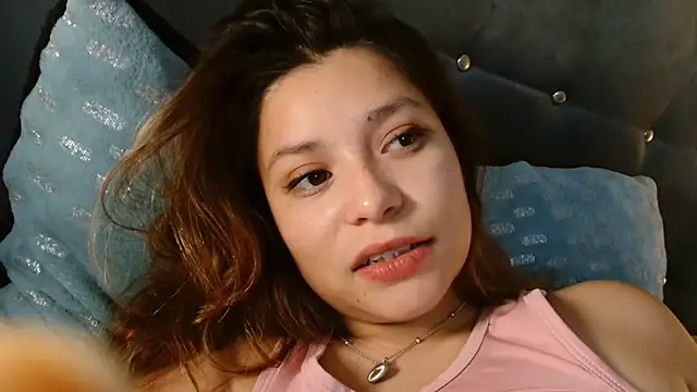 3littles stripchat live cam model