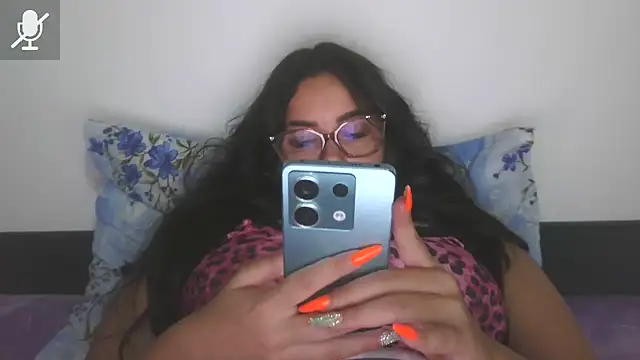 LovelyJulliette stripchat live cam model