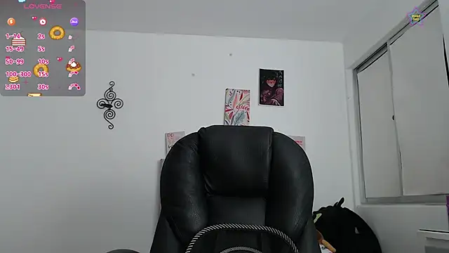 ellajonz stripchat live cam model