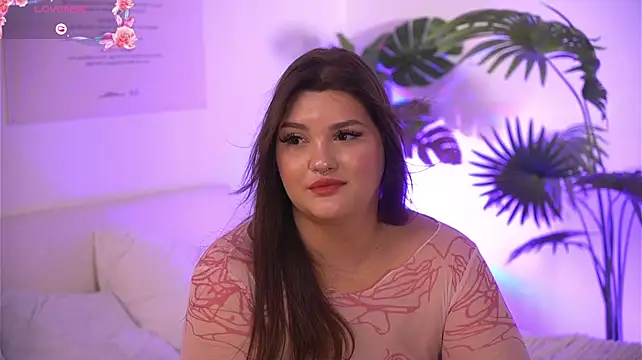 EmilyHude_ stripchat live cam model