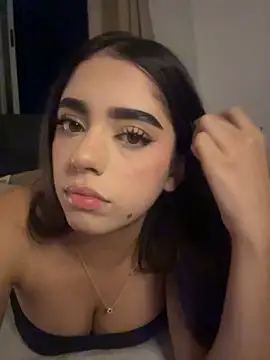 Manu_white stripchat live cam model