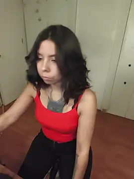ivihetaira stripchat live cam model