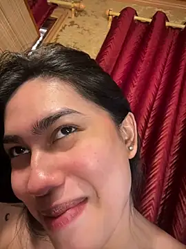 solana_elowen stripchat live cam model