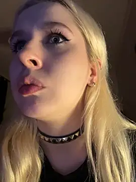 viviennedoll stripchat live cam model