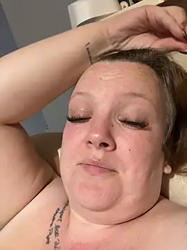 busty-bella1 stripchat live cam model