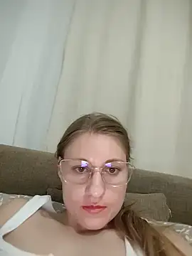 ErinWatt99 stripchat live cam model